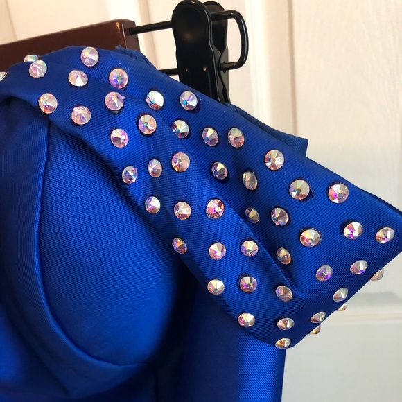 SOLD. Brilliant Blue Fitted Trumpet Hem Gown - Picture 4 of 8